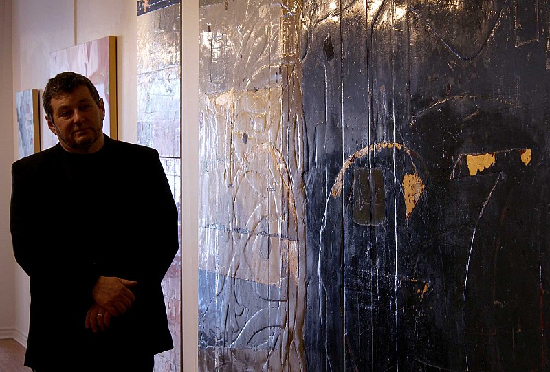 Kevin Ghiglione - the artist beside a large painting